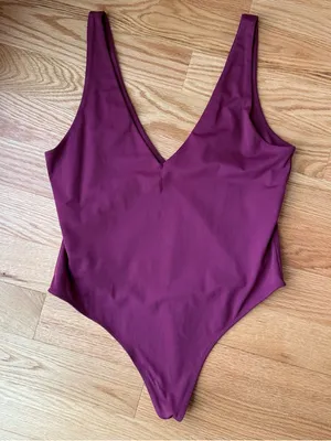 Aritzia Babaton Contour V Neck Bodysuit Plum Burgundy Size 2XL Sleeveless Thong thumbnail 4