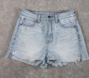 American Eagle Women's‎ Mom Shorts Size 00 Embroidered Daisies thumbnail 1