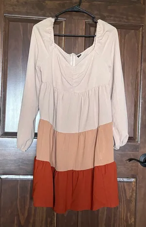 SHEIN Tiered Long-Sleeve Colorblock Dress in Cream, Tan & Rust Size Medium thumbnail 1