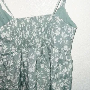 E&M Juniors Green Floral Babydoll Smocked Back Adjustable Strap Tank Top thumbnail 10