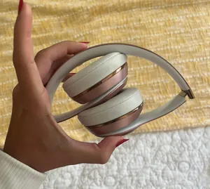 Beats Rose Gold Wireless Headphones thumbnail 3