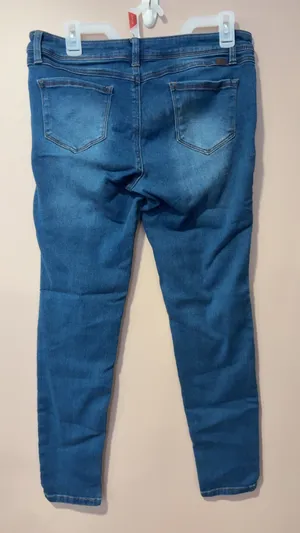 VIGOSS Essential Distressed Jeans thumbnail 2