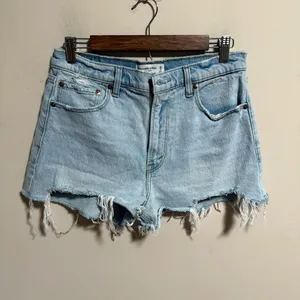 Abercrombie & Fitch The Mom Short High Rise Light Wash- Size 6 (28) thumbnail 3