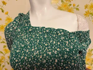 Green peplum-style blouse with a ditsy floral print size M thumbnail 6