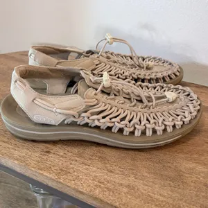 KEEN UNEEK Sandals Womens 9.5 Beige Tan Cord Bungee Outdoor Gorpcore thumbnail 4