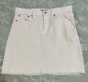 J Crew Mercantile White Denim Mini Skirt Size 2 thumbnail 1