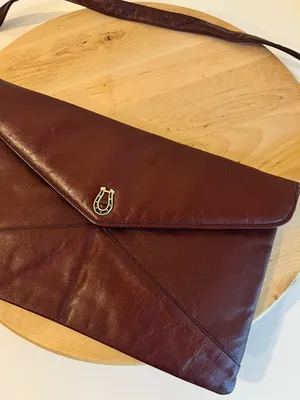 Vintage Justin Burgundy Genuine Cowhide Leather Horseshoe Detail Shoulder Bag thumbnail 2