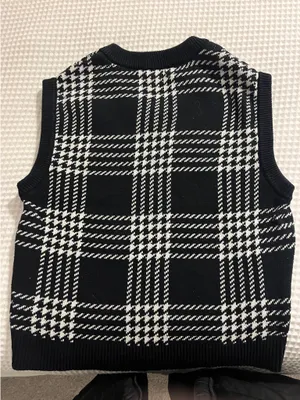 Abercrombie Sweater Vest thumbnail 2