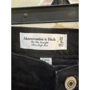 NEW Abercrombie Curve Love '90s Straight Ultra High Rise Black Jeans Size 29 8 thumbnail 4
