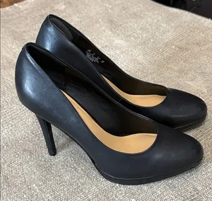 BLEEKER AND BOND Celeste Classic Black Leather Heels Pumps Size 8 thumbnail 1