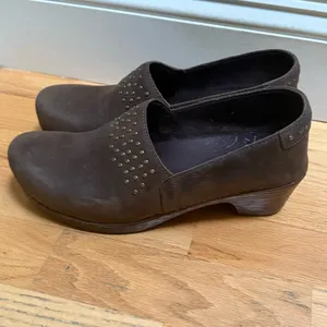 Dansko Mavis Brown Nubuck‎ Leather Studded Slip On Clogs Shoes Size 39 US 9 thumbnail 4