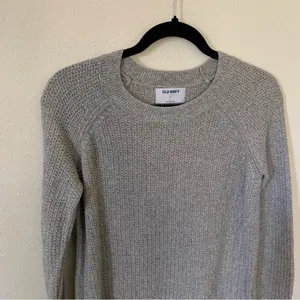 Old Navy Light Grey Knit Sweater Size Small Hole thumbnail 3