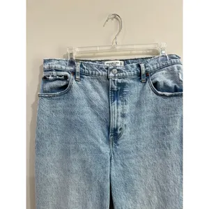 Abercrombie 90s Straight Jeans Ultra High Rise‎ Light Wash Denim Size 31/12 thumbnail 8