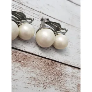 Vintage Clip On Earrings Two Faux Pearls / Faux Pearl Duo 7/8" thumbnail 3
