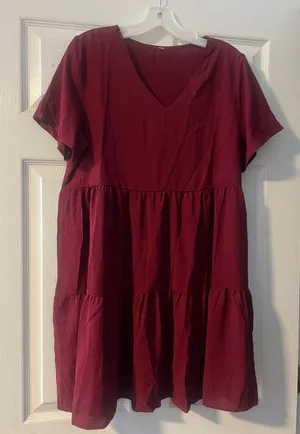 Women’s V-Neck Tiered Dress in Burgundy thumbnail 1
