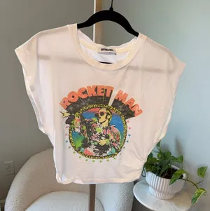 Daydreamer Rocket Man Graphic Tee with Multicolor Print sz XS thumbnail 1