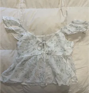 Hollister Top thumbnail 1