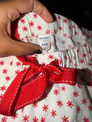Old Navy Snowflake Red and White Pajama Pants CL thumbnail 3