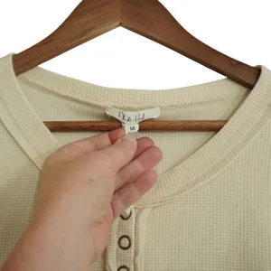 Oli & Hali Size Medium Cream Mixed Media Waffle Knit Henley Top Boho Grunge thumbnail 4
