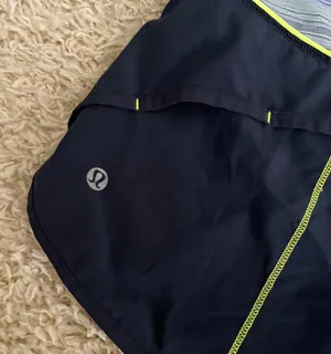 Lululemon Speed Up Shorts 2.5” Size 8 thumbnail 3