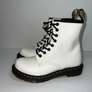 Dr. Martens 1460 W Patent Leather Boots Women’s Sz 6 thumbnail 3
