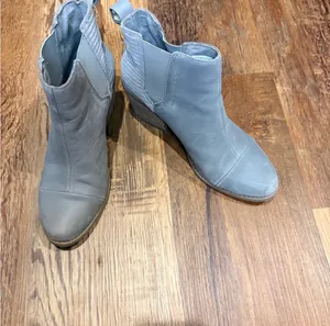 Women’s Gray Tom’s Ankle Boots thumbnail 2