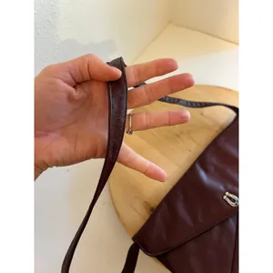 Vintage Justin Burgundy Genuine Cowhide Leather Horseshoe Detail Shoulder Bag thumbnail 10