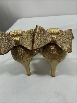 Womans Excellent Gold Metallic Stiletto Pumps Bow Accent Size 9 thumbnail 4