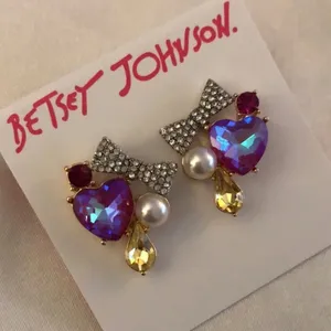 Betsey Johnson Heart & Bow Cluster Stud Earrings Crystal & Faux Pearl NWT thumbnail 3