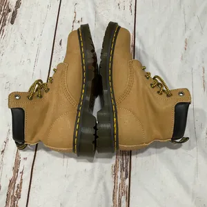 Womans Dr.‎ Martens 939 Greasy Suede Tan Boots thumbnail 6