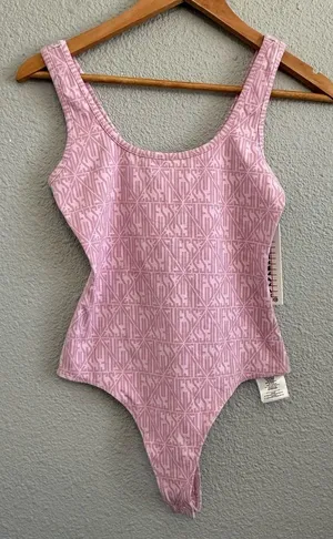 Guess‎ Bodysuit Size XS NWT Guess Spell out Logo Print thumbnail 1