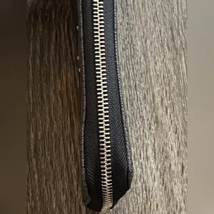 Guess Black Leather Logo Zip Wallet thumbnail 4