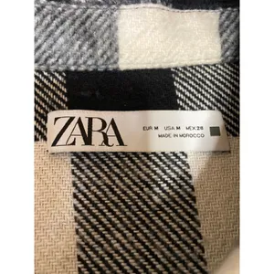 Zara Women's Black White Plaid Long Sleeve Cropped Shirt Jacket Shacket Size M thumbnail 3