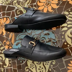 STEVE MADDEN FLAT MULES Sz: 6M thumbnail 2