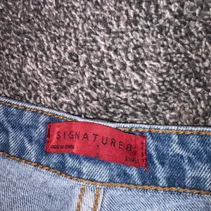 Signature 8 High-waisted distressed denim shorts in blue thumbnail 2
