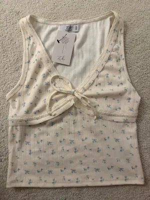 Stile by Per Lei Floral V-Neck Tank thumbnail 3