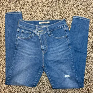 Levi's 720 High Rise Super Skinny Jeans thumbnail 1