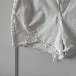 White Sofia Jean Shorts Size 16 thumbnail 3