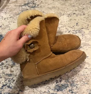 UGG Boots Women’s thumbnail 1