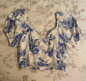 Women’s floral top thumbnail 1