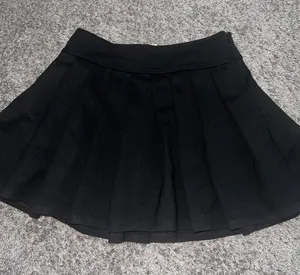 Black Pleated Skirt thumbnail 1