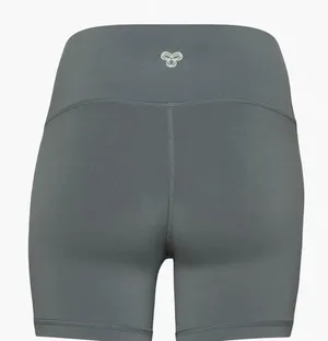 Aritzia TnaButter 7” Biker Shorts thumbnail 2