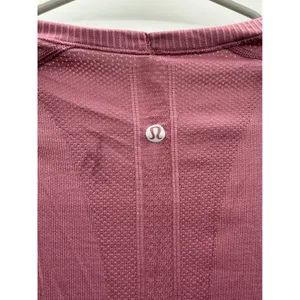 Lululemon Swiftly Tech 2.0 Long Sleeve Shirt Womens 4 Magenta Plum Thumbholes thumbnail 3