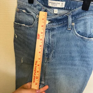 Abercrombie & Fitch Curve Love 90 Straight Ultra High Rise Criss Cross Jeans 25R thumbnail 6