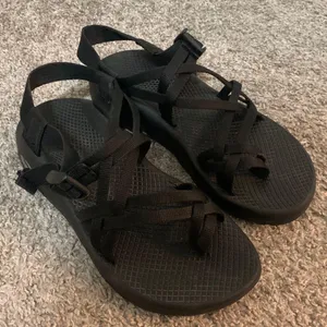 Black Size 8 thumbnail 2