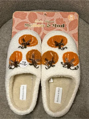 Mellow & Mod Women's Cream Pumpkin Detail Fall Fuzzy Slippers - size M (7-8) thumbnail 1
