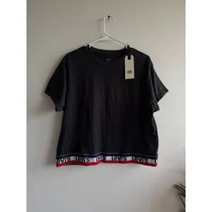 Levis Womens Black Cropped Logo Hem T-Shirt Short Sleeve Crew Neck 393890027 XS thumbnail 2