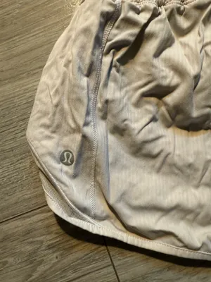 Lululemon Hotty Hot 2.5" Shorts thumbnail 4