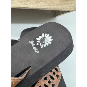 Yellow Box Shanda Sandals Womens 7.5 Brown Leather Flower Die Cut Straps thumbnail 6