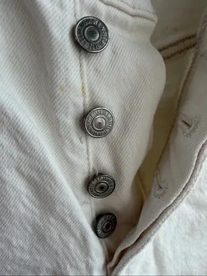 Abercrombie & Fitch White High-Rise Raw Hem Denim Shorts thumbnail 4